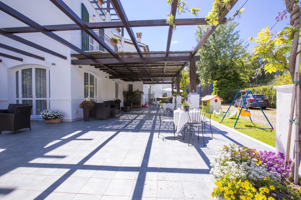 Residence Casa Bianca Marina di Massa Kültér fotó