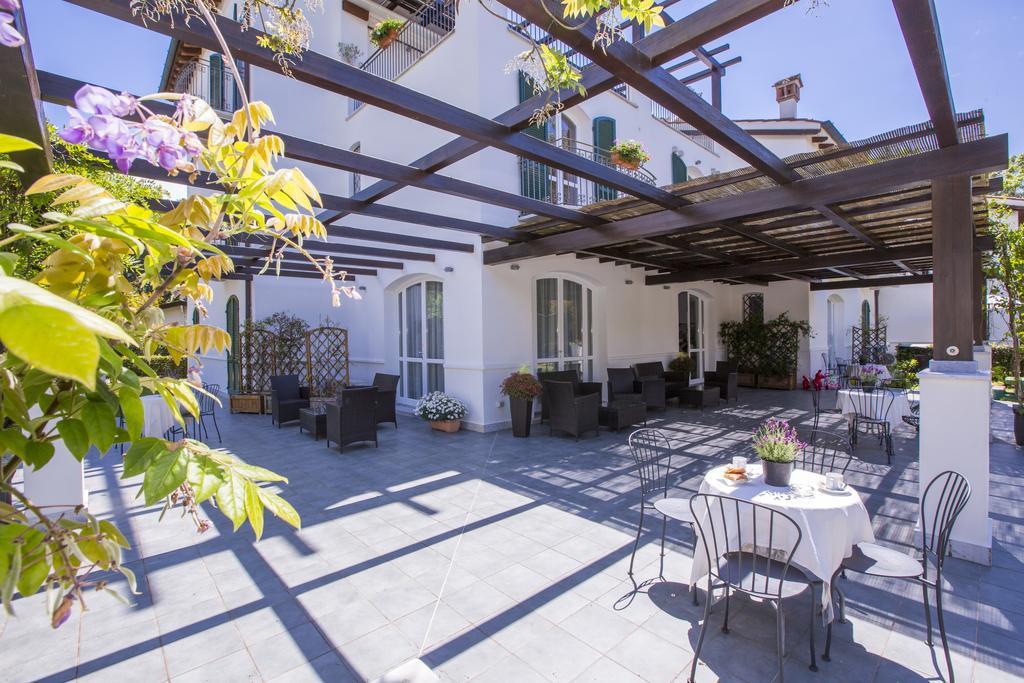 Residence Casa Bianca Marina di Massa Kültér fotó