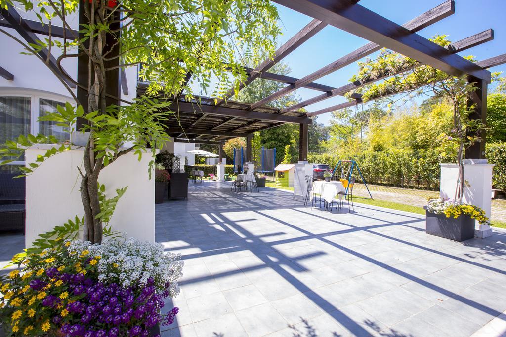 Residence Casa Bianca Marina di Massa Kültér fotó