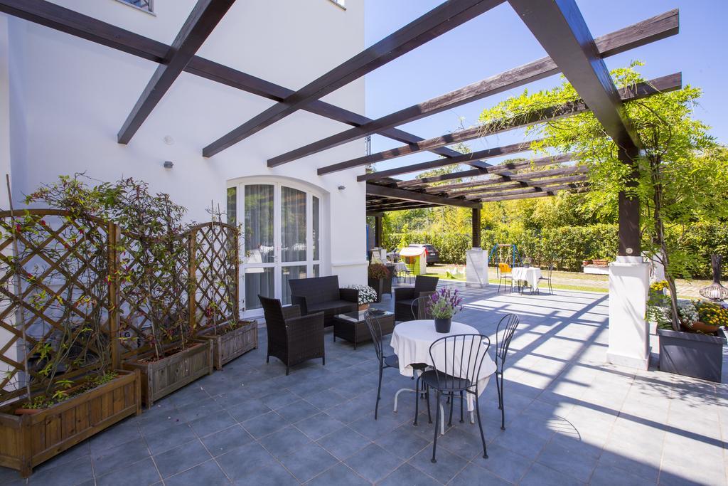 Residence Casa Bianca Marina di Massa Kültér fotó