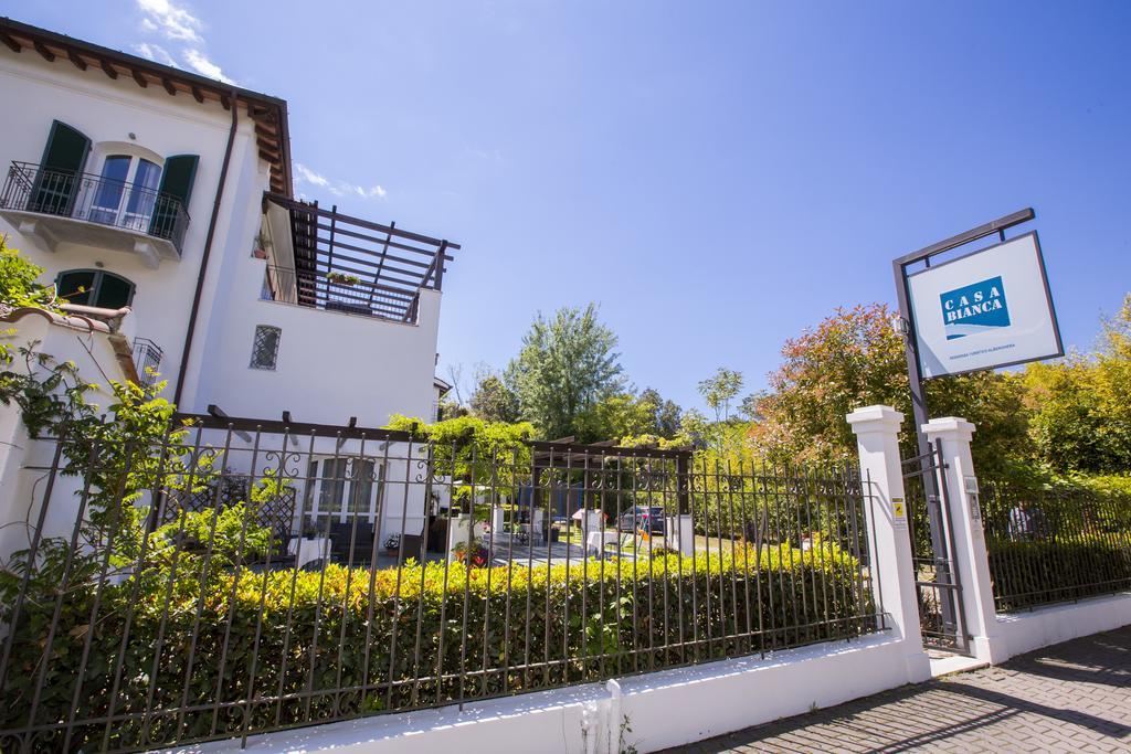 Residence Casa Bianca Marina di Massa Kültér fotó