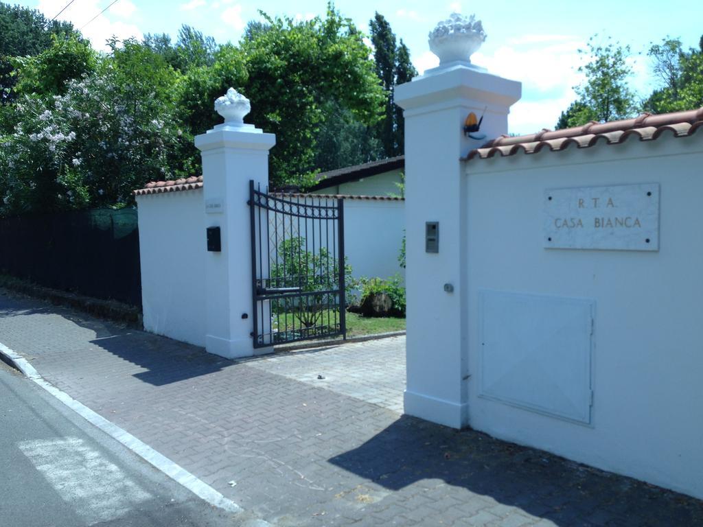 Residence Casa Bianca Marina di Massa Szoba fotó